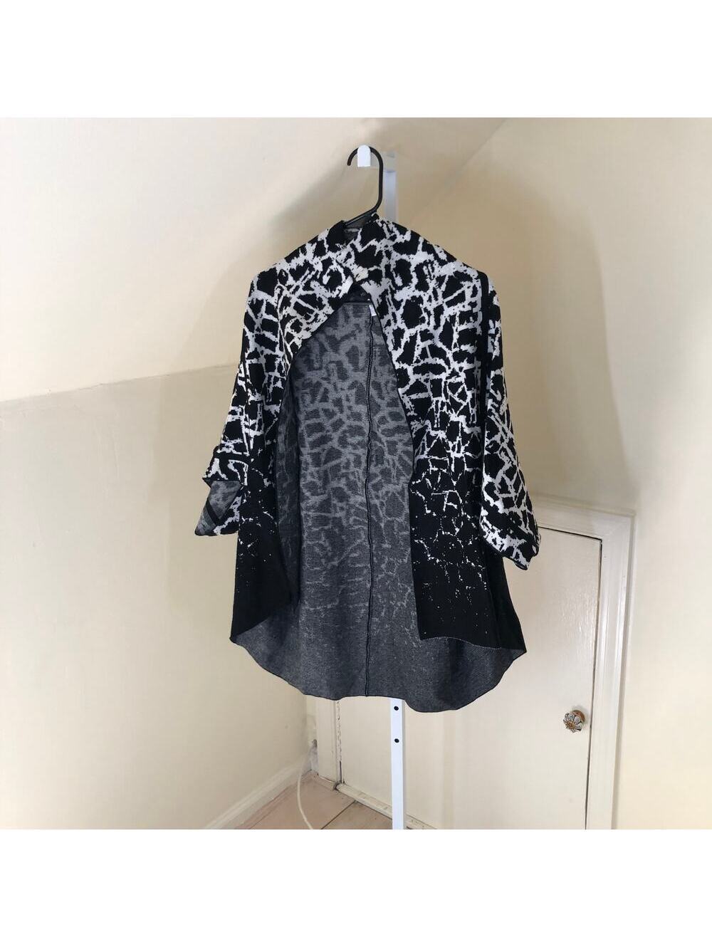 Ming Wang EUC Women's Abstract Print Kimono Jacket/Sweater Black Size S/M